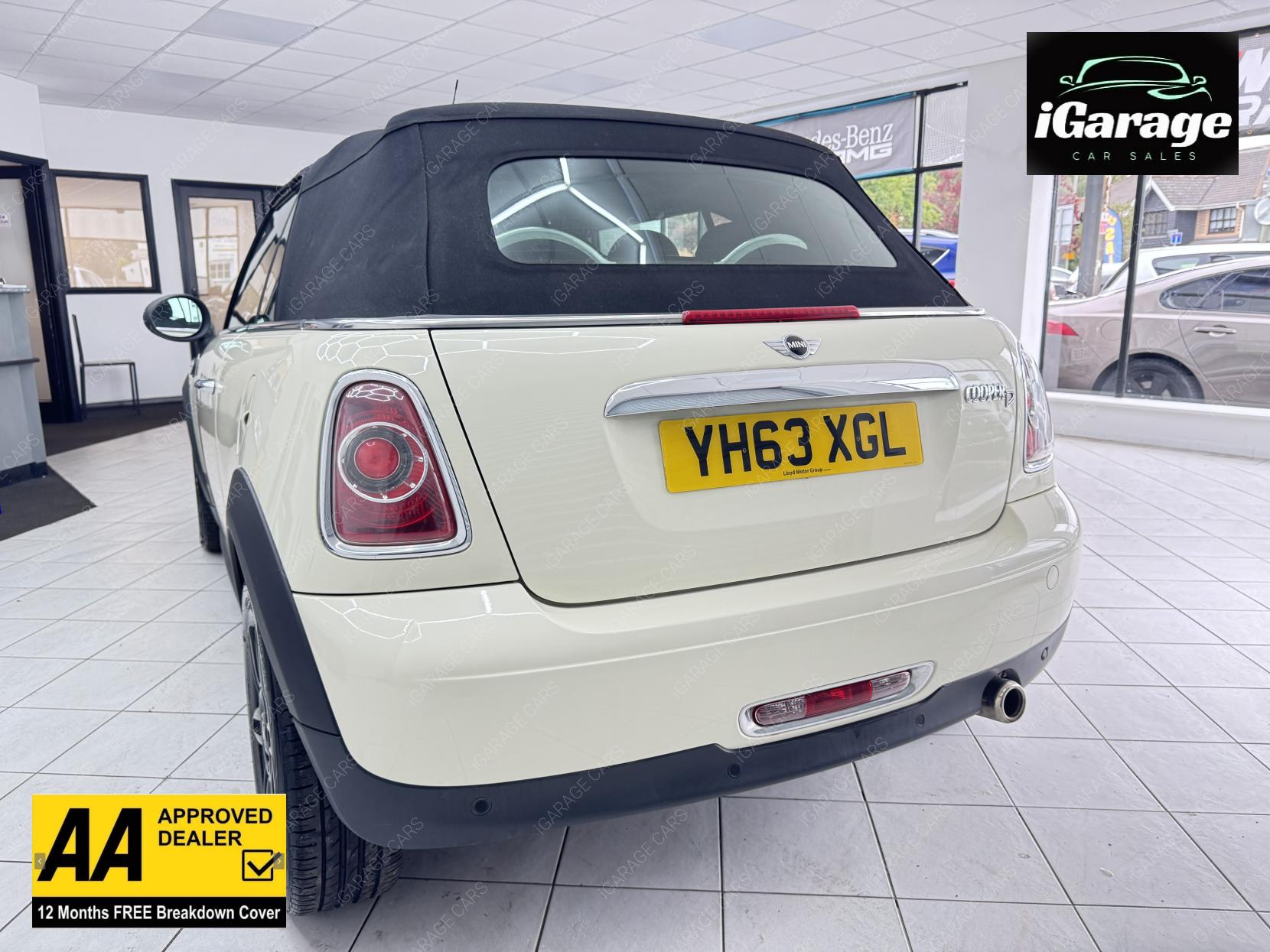 MINI Convertible 2.0 Cooper D Convertible 2dr Diesel Auto Euro 5 (112 ps)