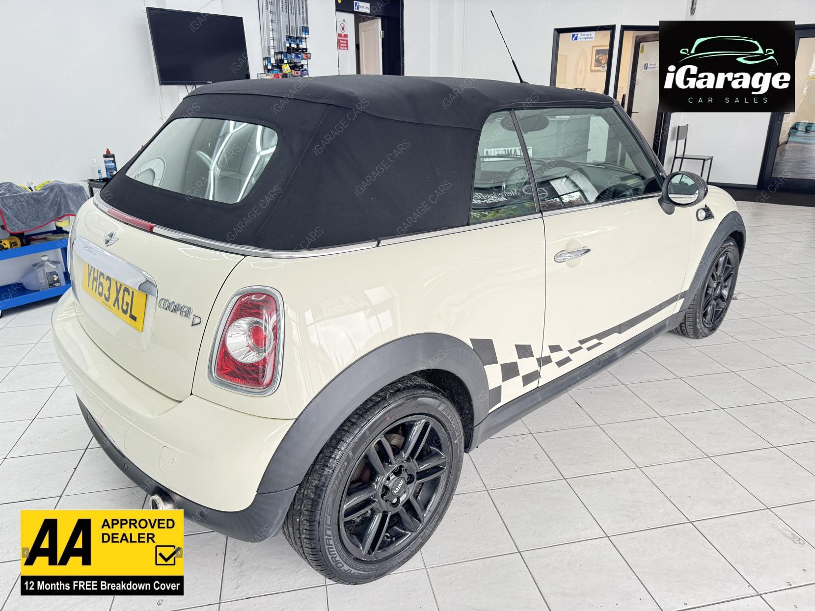 MINI Convertible 2.0 Cooper D Convertible 2dr Diesel Auto Euro 5 (112 ps)