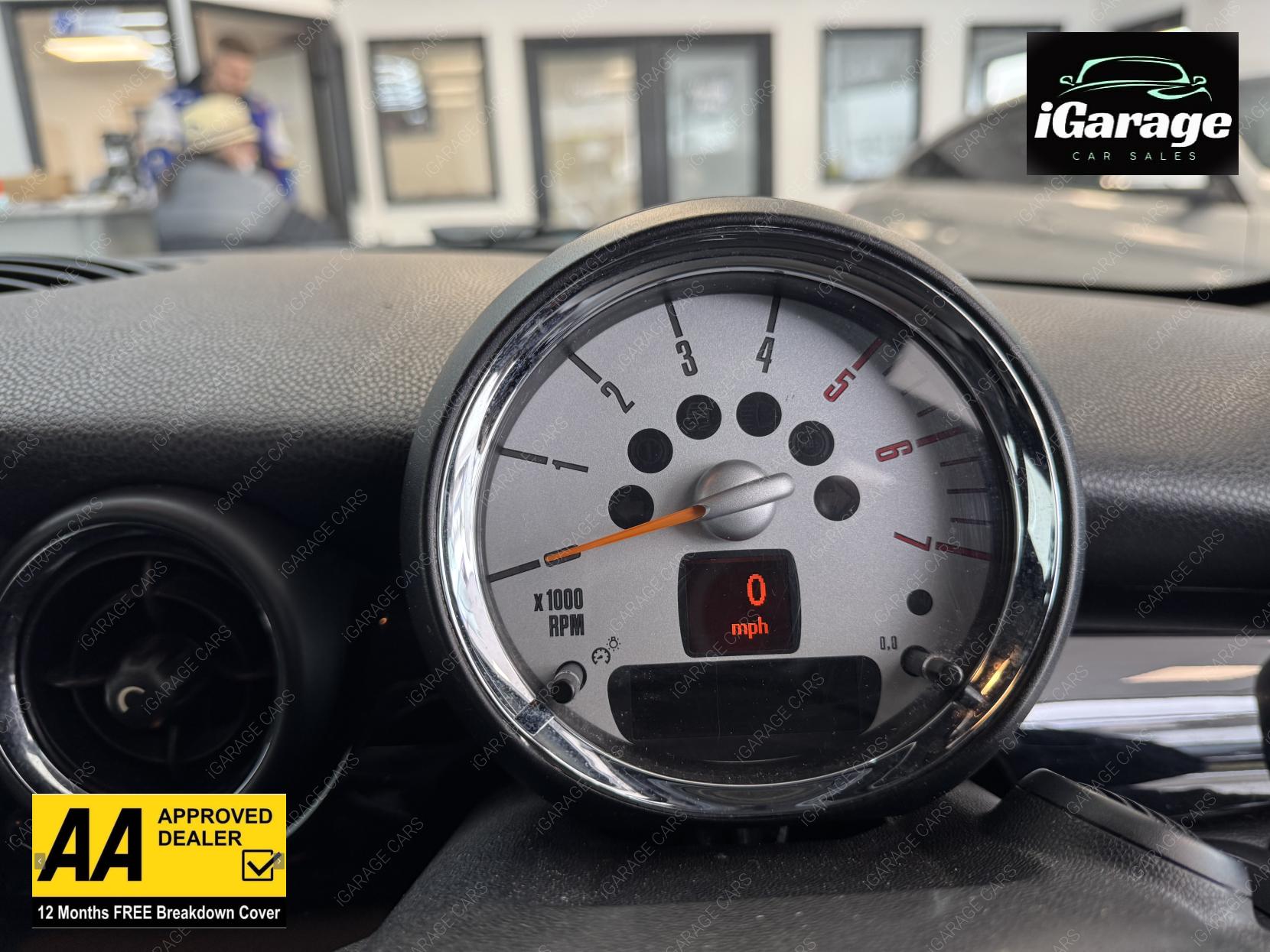 MINI Convertible 2.0 Cooper D Convertible 2dr Diesel Auto Euro 5 (112 ps)