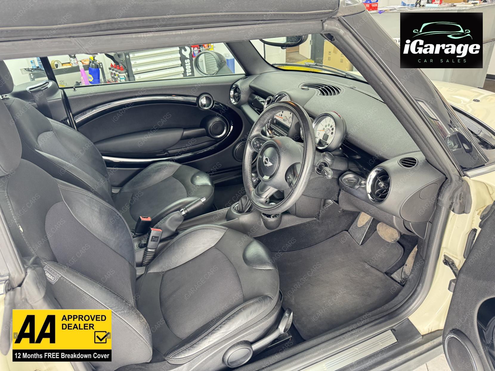MINI Convertible 2.0 Cooper D Convertible 2dr Diesel Auto Euro 5 (112 ps)