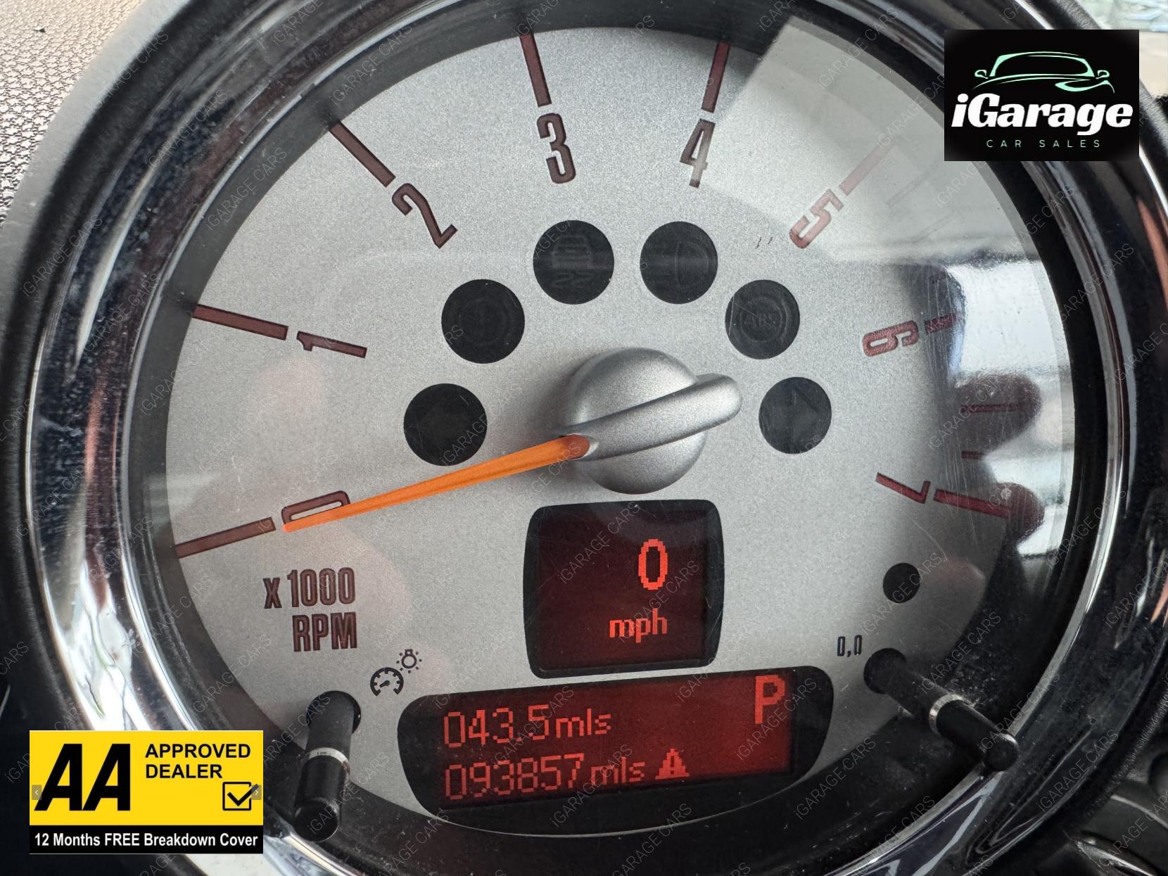 MINI Convertible 2.0 Cooper D Convertible 2dr Diesel Auto Euro 5 (112 ps)