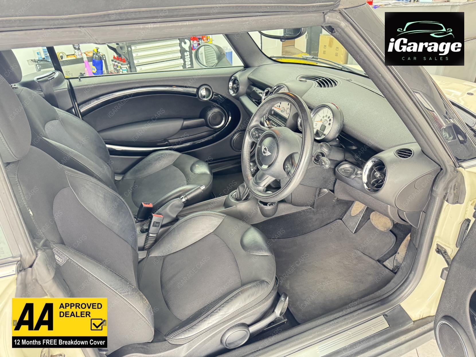 MINI Convertible 2.0 Cooper D Convertible 2dr Diesel Auto Euro 5 (112 ps)