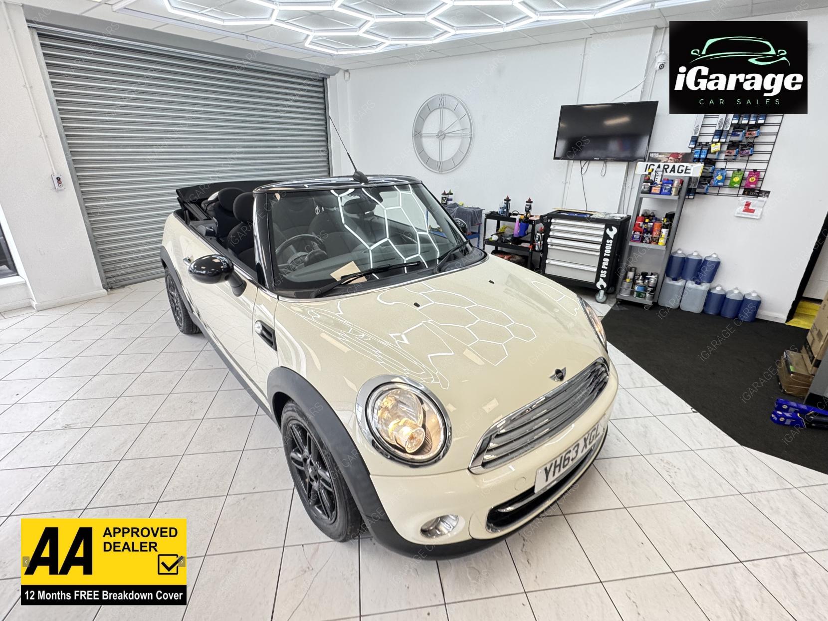 MINI Convertible 2.0 Cooper D Convertible 2dr Diesel Auto Euro 5 (112 ps)