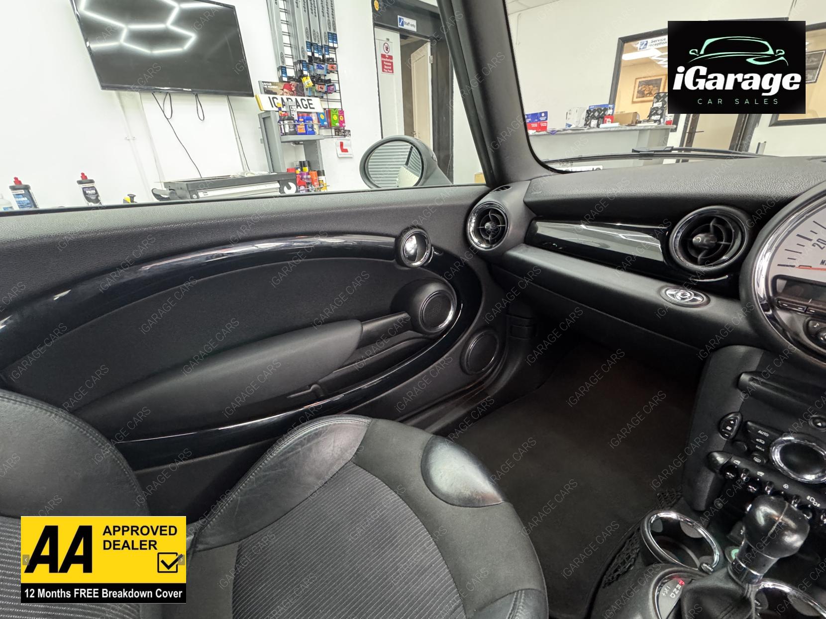 MINI Convertible 2.0 Cooper D Convertible 2dr Diesel Auto Euro 5 (112 ps)