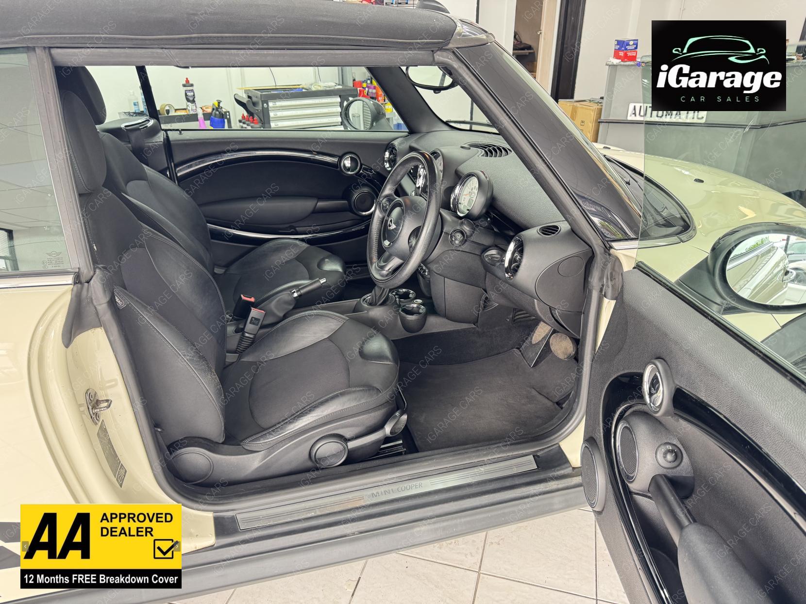 MINI Convertible 2.0 Cooper D Convertible 2dr Diesel Auto Euro 5 (112 ps)