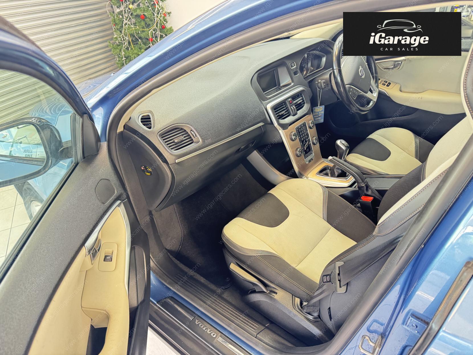 Volvo V40 Cross Country 1.6 D2 SE Hatchback 5dr Diesel Manual Euro 5 (s/s) (115 ps)