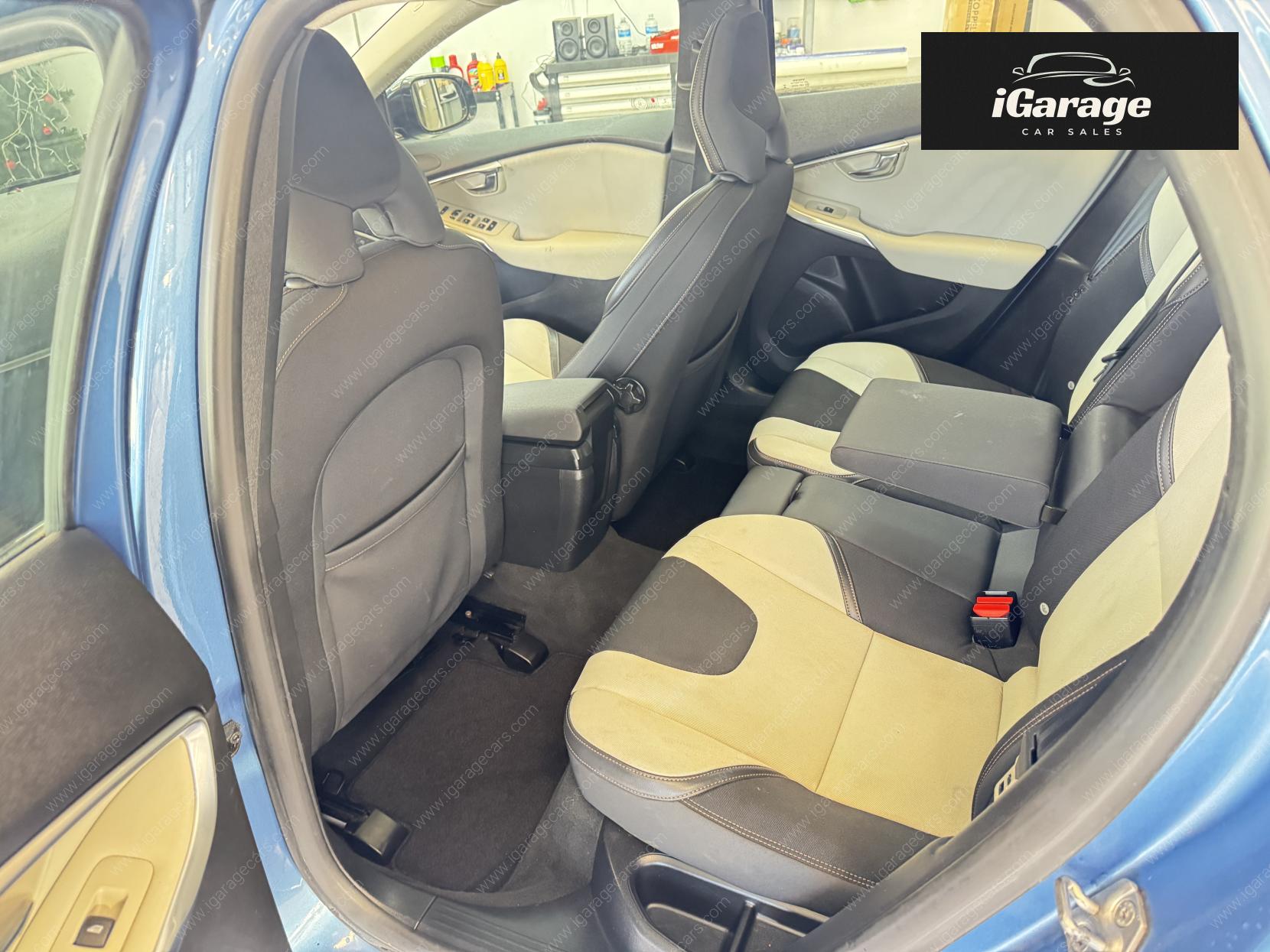 Volvo V40 Cross Country 1.6 D2 SE Hatchback 5dr Diesel Manual Euro 5 (s/s) (115 ps)