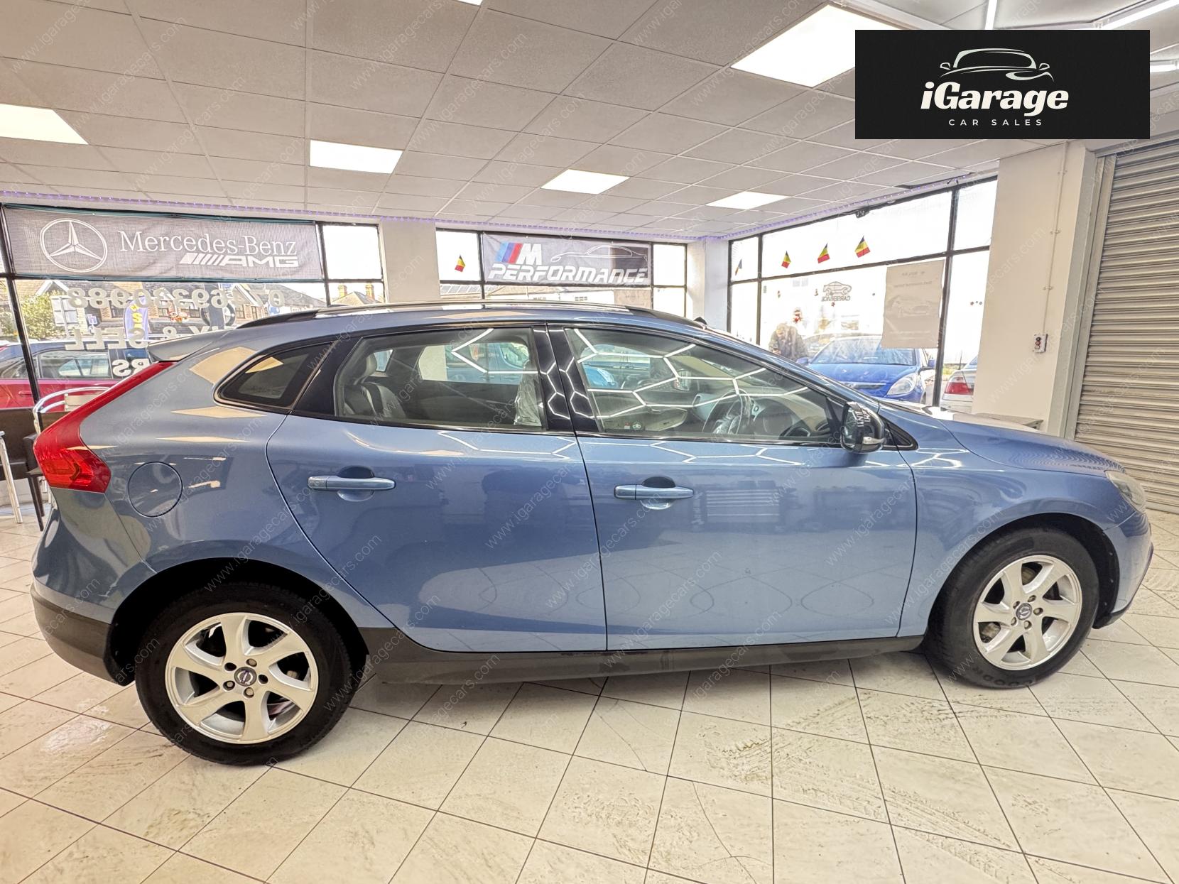 Volvo V40 Cross Country 1.6 D2 SE Hatchback 5dr Diesel Manual Euro 5 (s/s) (115 ps)