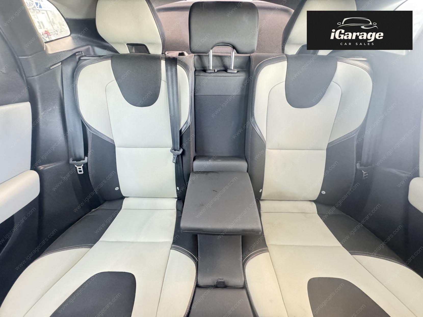 Volvo V40 Cross Country 1.6 D2 SE Hatchback 5dr Diesel Manual Euro 5 (s/s) (115 ps)