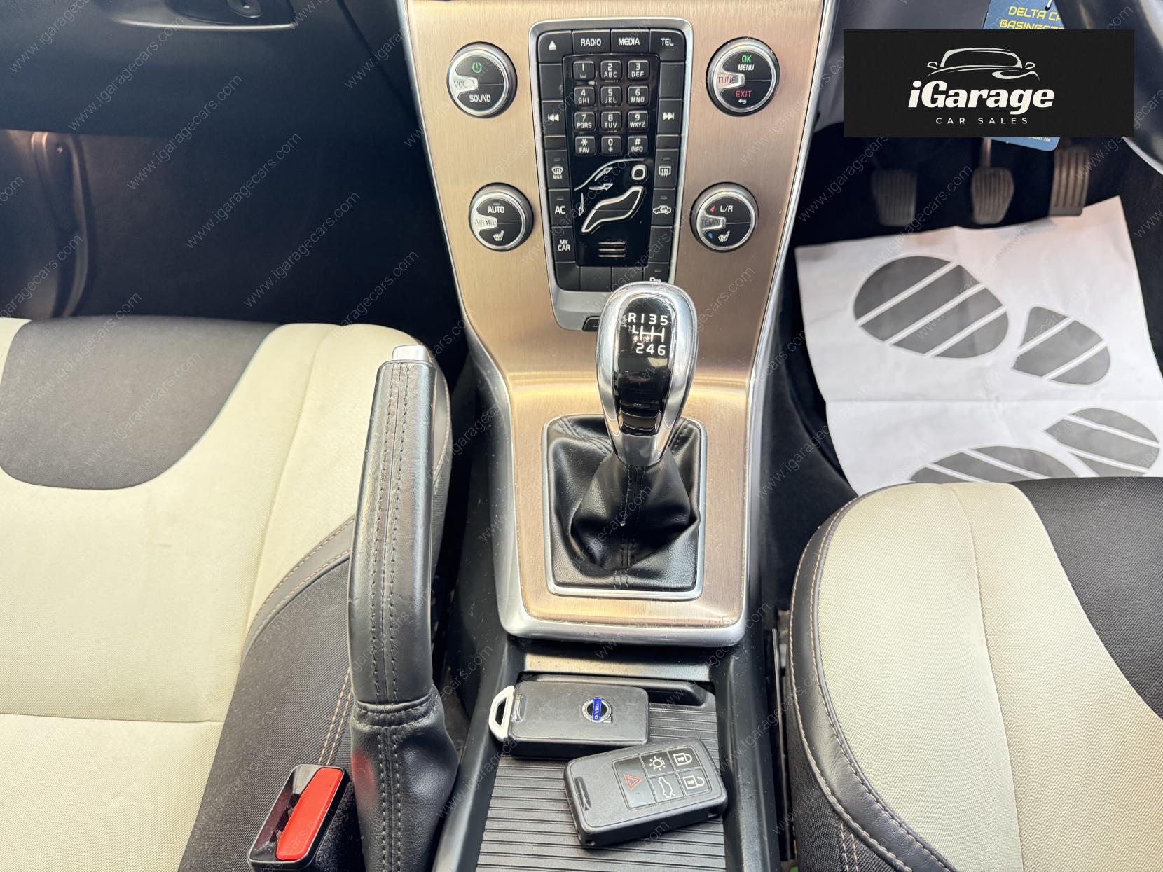 Volvo V40 Cross Country 1.6 D2 SE Hatchback 5dr Diesel Manual Euro 5 (s/s) (115 ps)