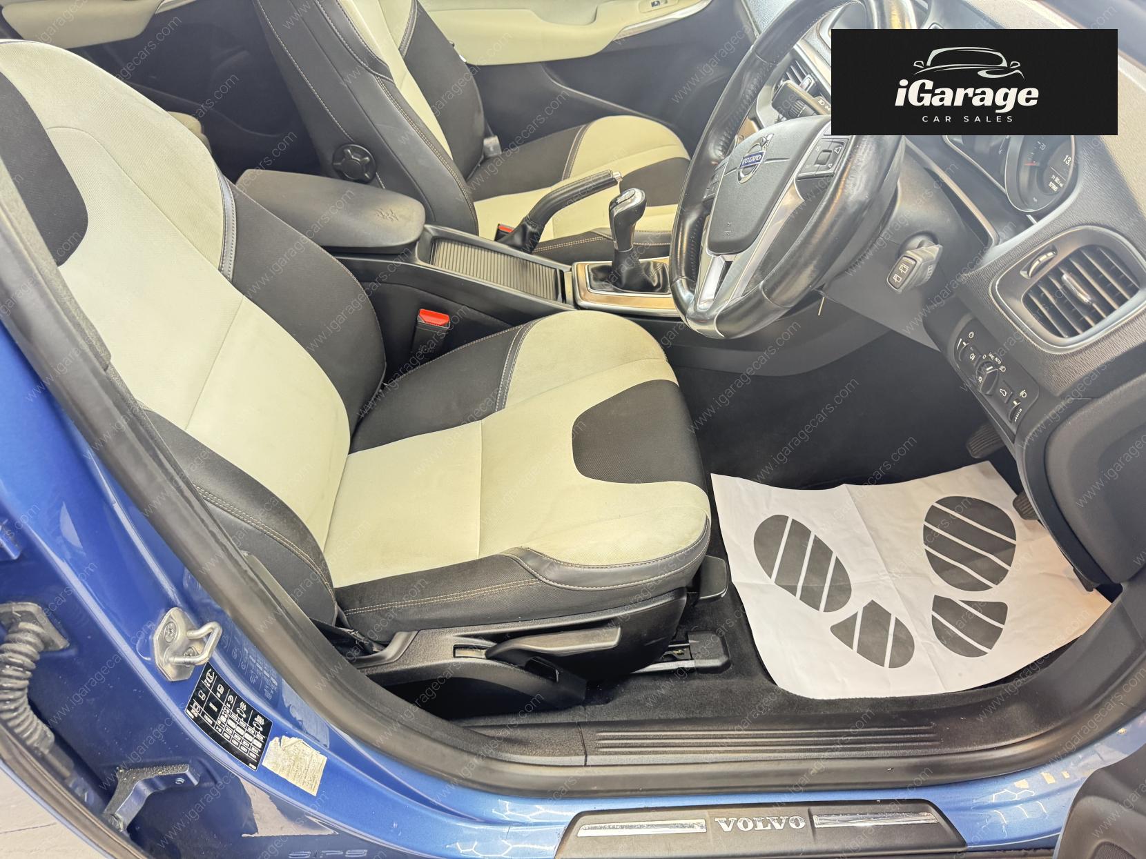 Volvo V40 Cross Country 1.6 D2 SE Hatchback 5dr Diesel Manual Euro 5 (s/s) (115 ps)