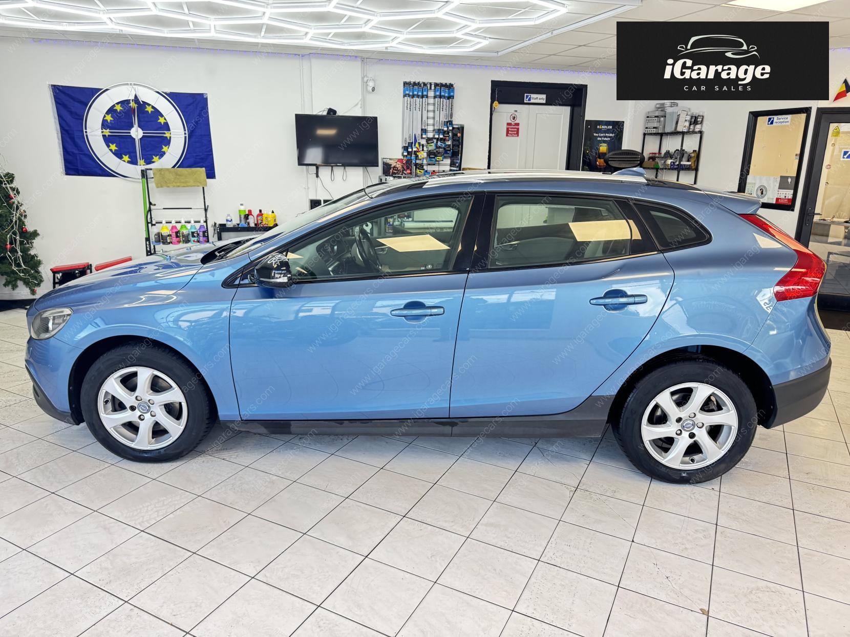 Volvo V40 Cross Country 1.6 D2 SE Hatchback 5dr Diesel Manual Euro 5 (s/s) (115 ps)