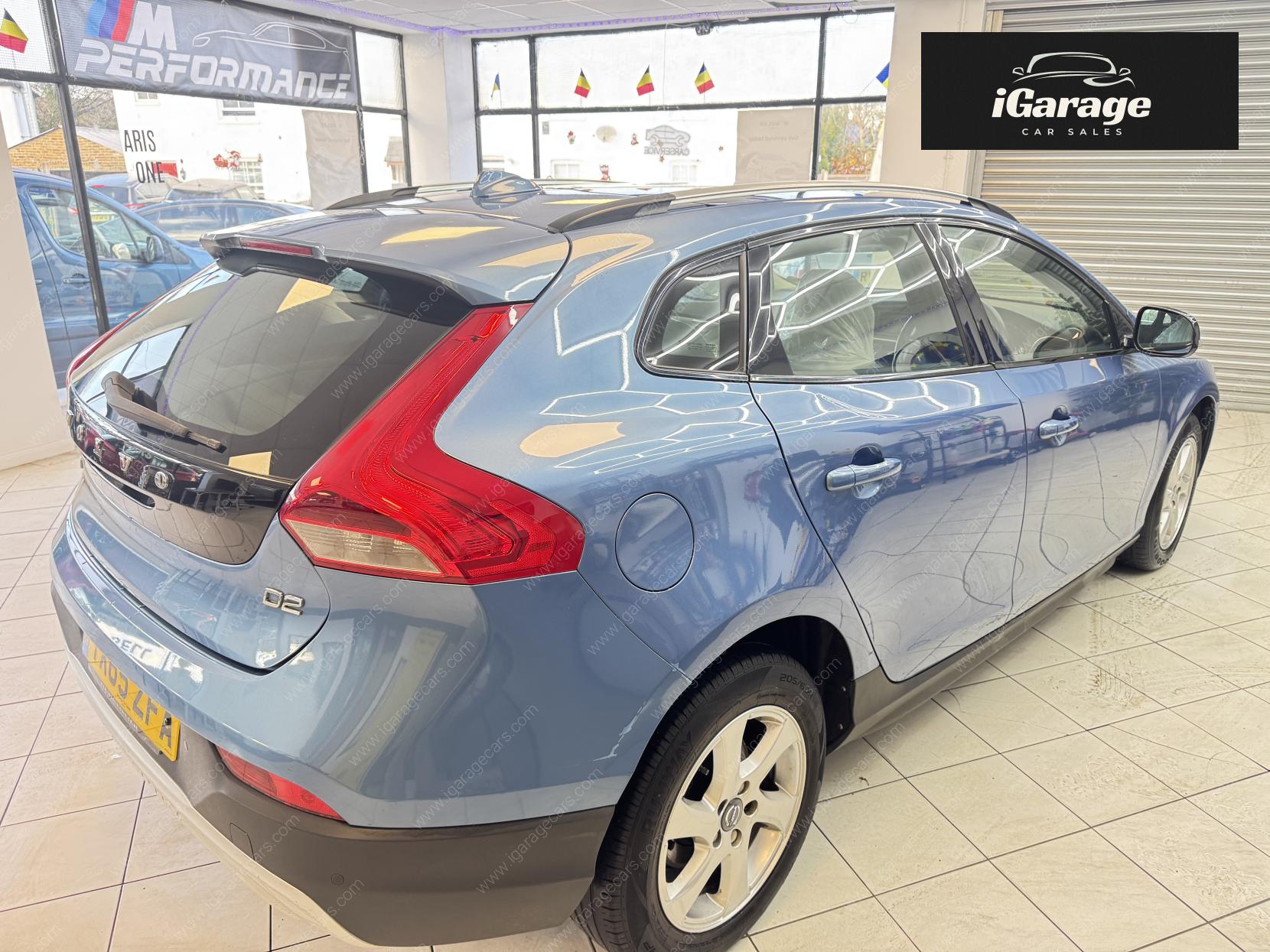 Volvo V40 Cross Country 1.6 D2 SE Hatchback 5dr Diesel Manual Euro 5 (s/s) (115 ps)