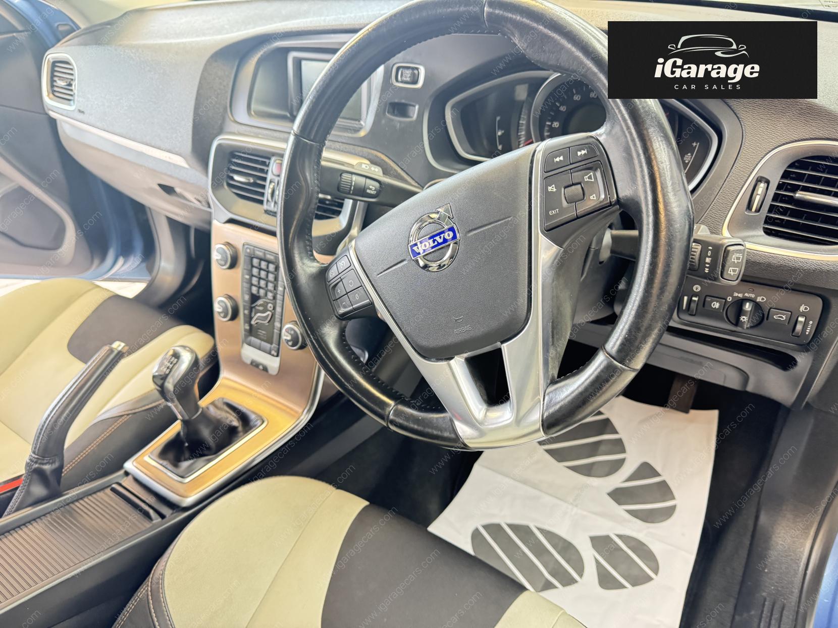 Volvo V40 Cross Country 1.6 D2 SE Hatchback 5dr Diesel Manual Euro 5 (s/s) (115 ps)