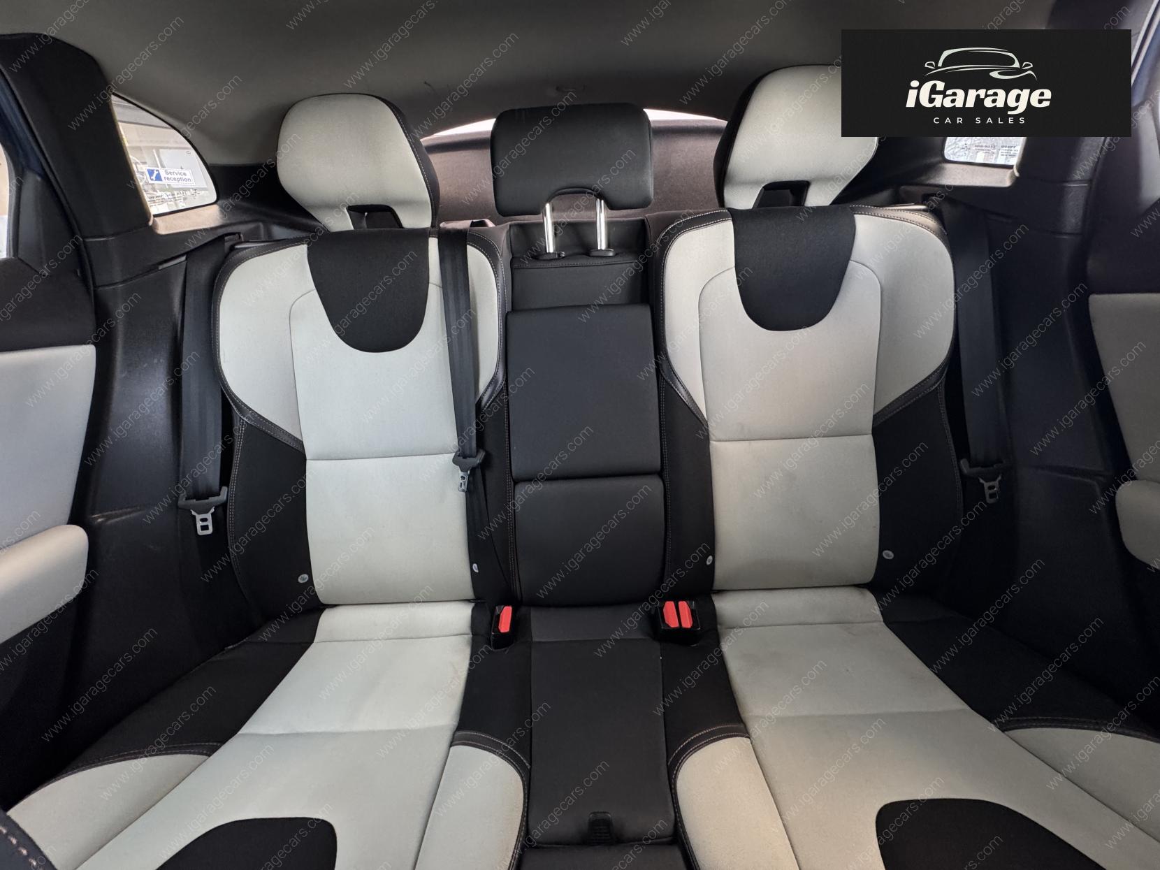 Volvo V40 Cross Country 1.6 D2 SE Hatchback 5dr Diesel Manual Euro 5 (s/s) (115 ps)