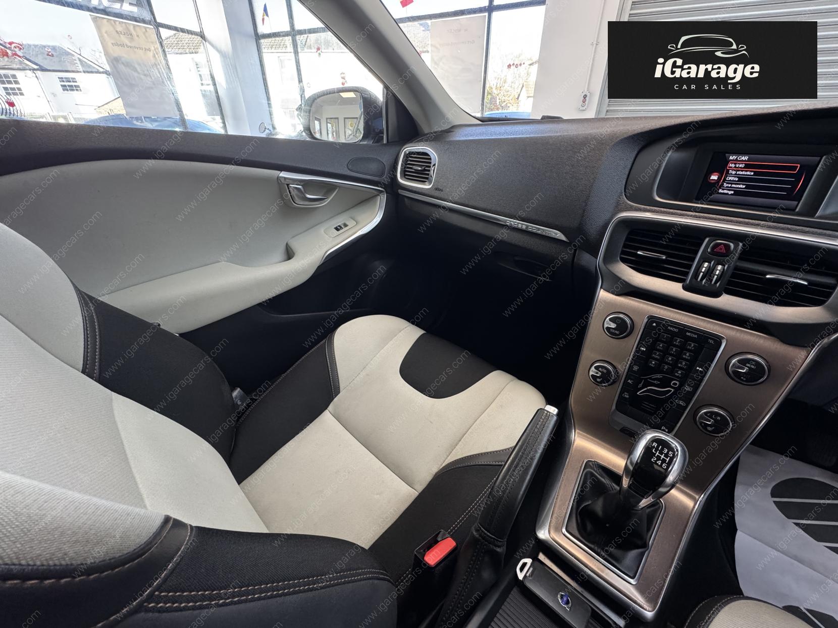 Volvo V40 Cross Country 1.6 D2 SE Hatchback 5dr Diesel Manual Euro 5 (s/s) (115 ps)