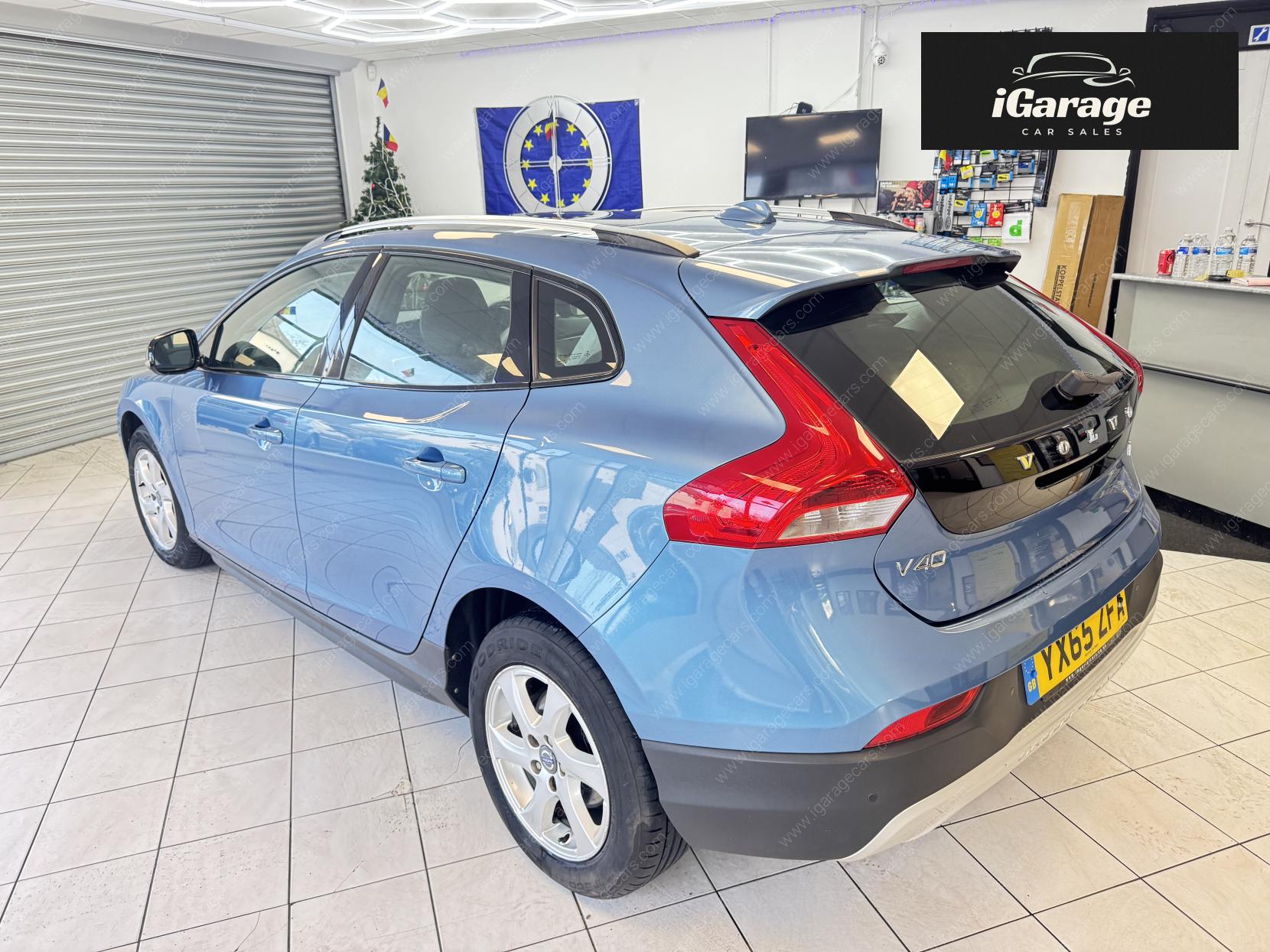 Volvo V40 Cross Country 1.6 D2 SE Hatchback 5dr Diesel Manual Euro 5 (s/s) (115 ps)