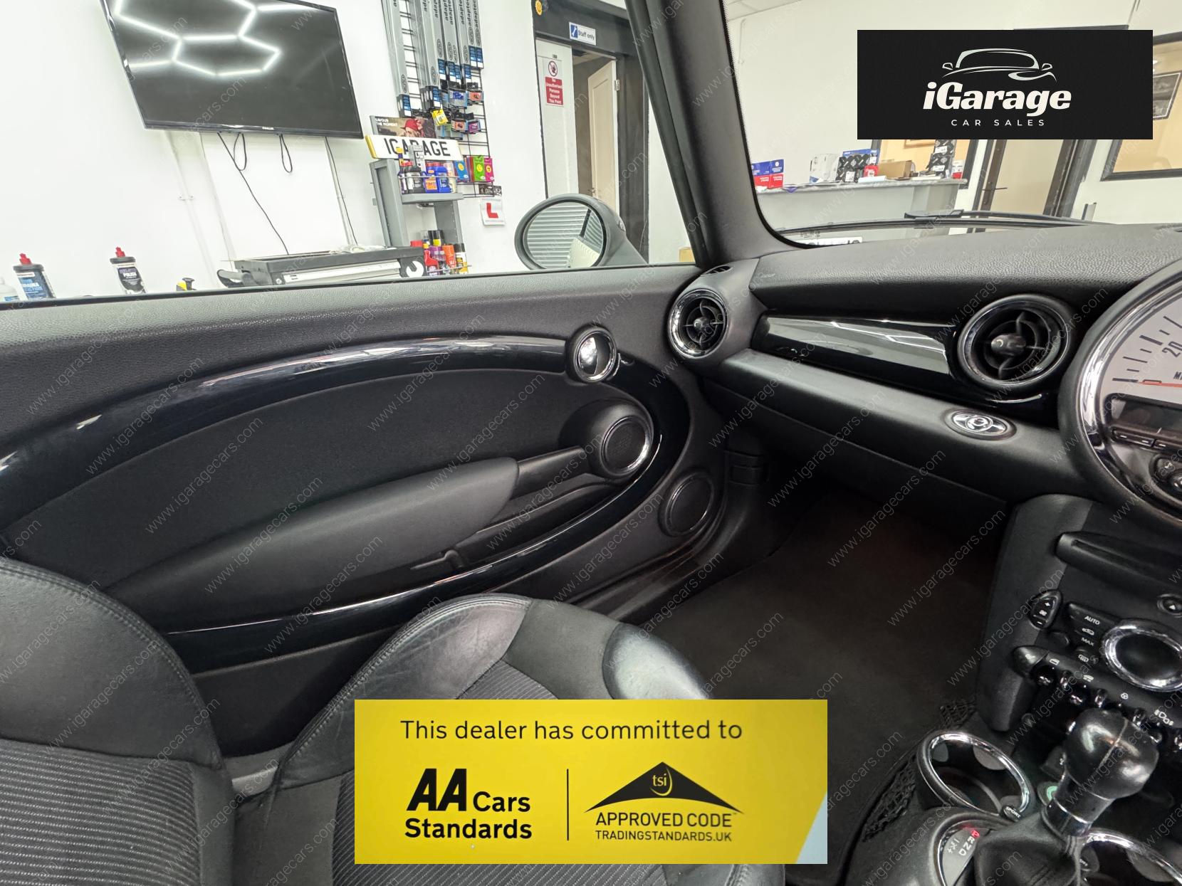 MINI Convertible 2.0 Cooper D Convertible 2dr Diesel Auto Euro 5 (112 ps)