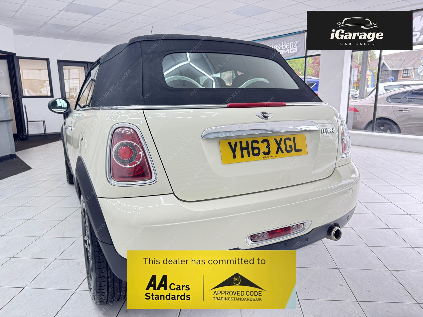 MINI Convertible 2.0 Cooper D Convertible 2dr Diesel Auto Euro 5 (112 ps)