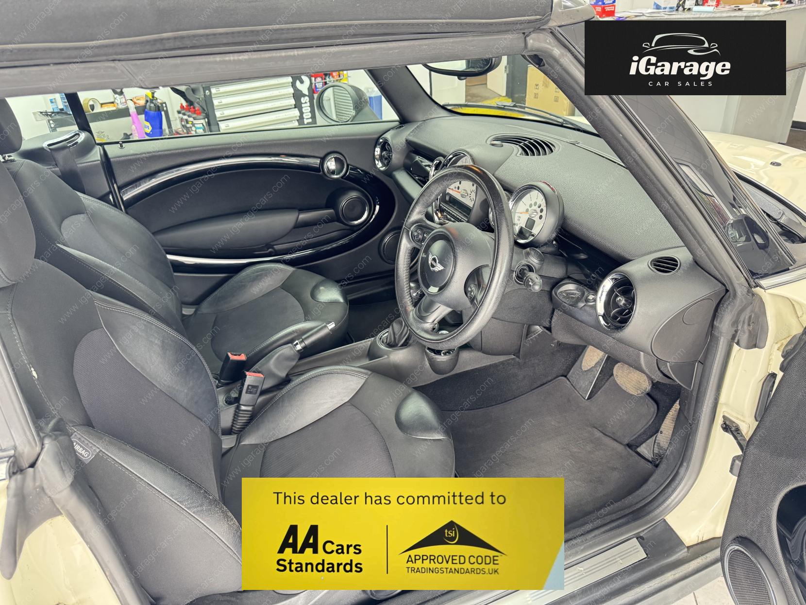 MINI Convertible 2.0 Cooper D Convertible 2dr Diesel Auto Euro 5 (112 ps)