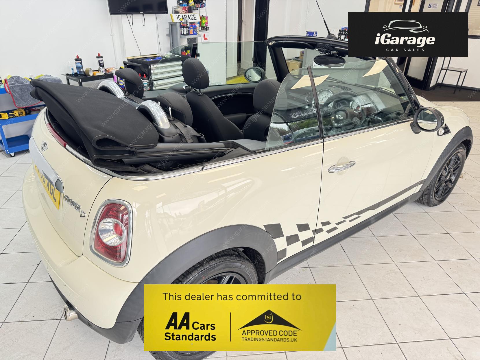 MINI Convertible 2.0 Cooper D Convertible 2dr Diesel Auto Euro 5 (112 ps)