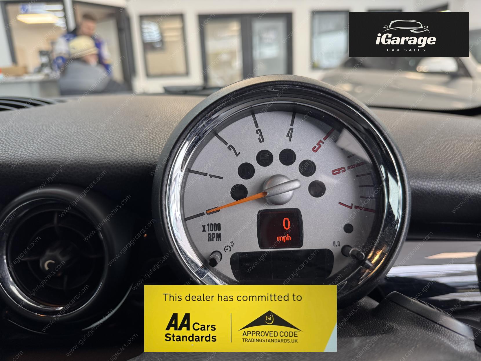 MINI Convertible 2.0 Cooper D Convertible 2dr Diesel Auto Euro 5 (112 ps)