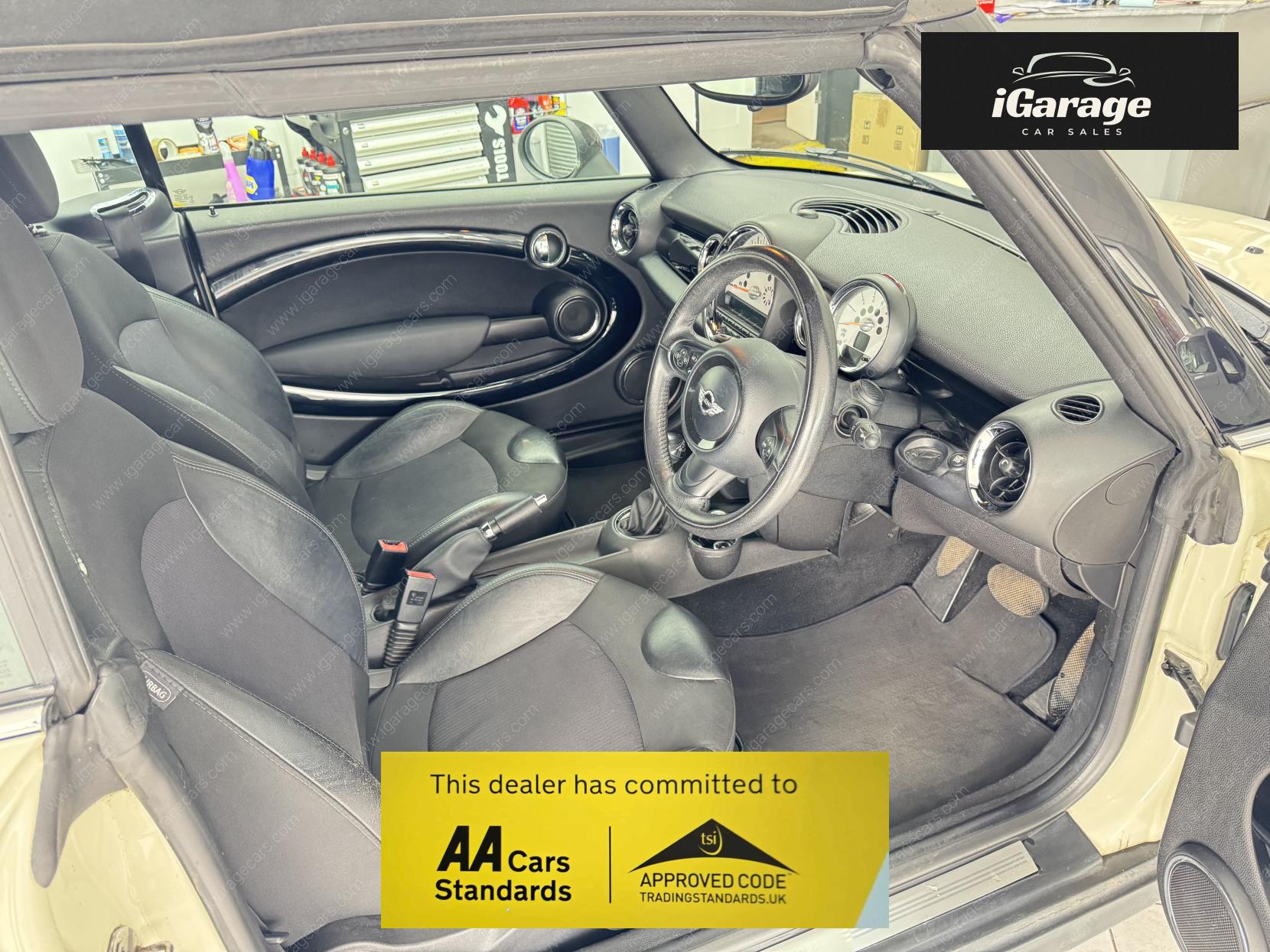 MINI Convertible 2.0 Cooper D Convertible 2dr Diesel Auto Euro 5 (112 ps)