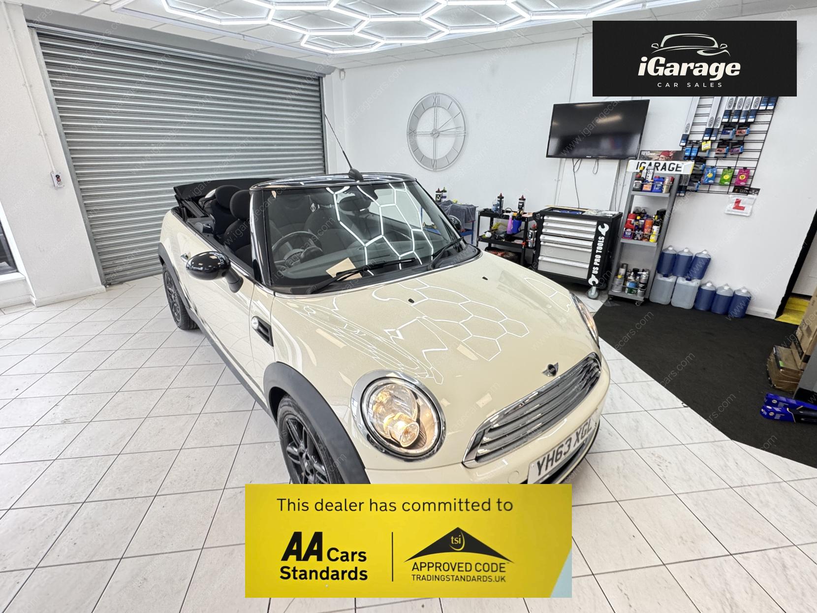 MINI Convertible 2.0 Cooper D Convertible 2dr Diesel Auto Euro 5 (112 ps)