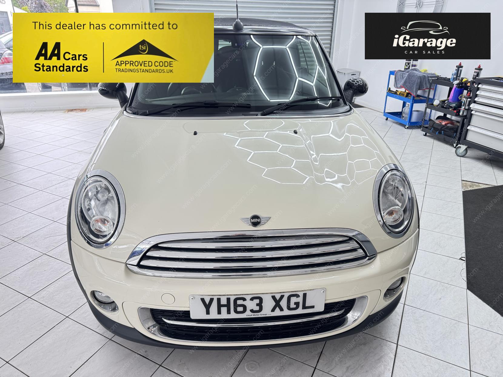 MINI Convertible 2.0 Cooper D Convertible 2dr Diesel Auto Euro 5 (112 ps)