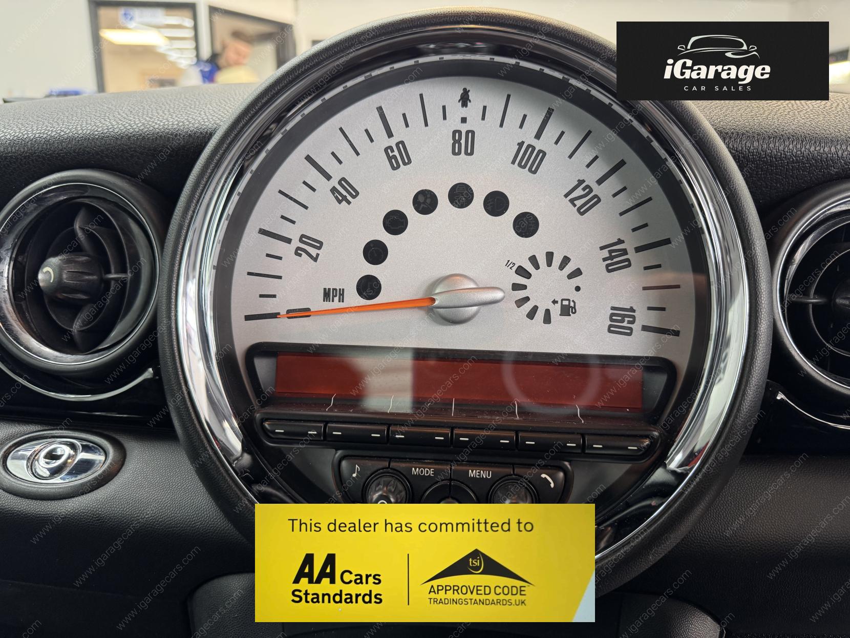 MINI Convertible 2.0 Cooper D Convertible 2dr Diesel Auto Euro 5 (112 ps)