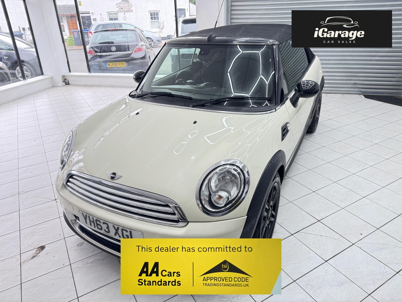 MINI Convertible 2.0 Cooper D Convertible 2dr Diesel Auto Euro 5 (112 ps)
