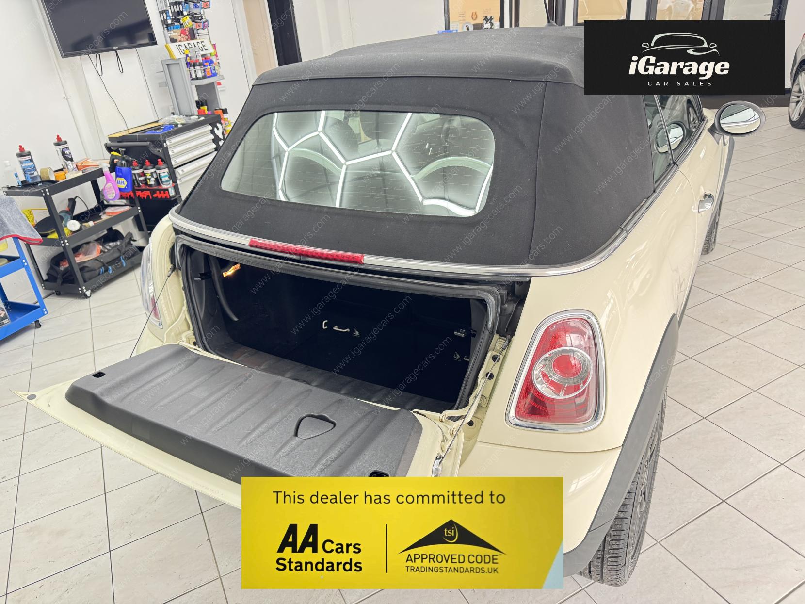 MINI Convertible 2.0 Cooper D Convertible 2dr Diesel Auto Euro 5 (112 ps)