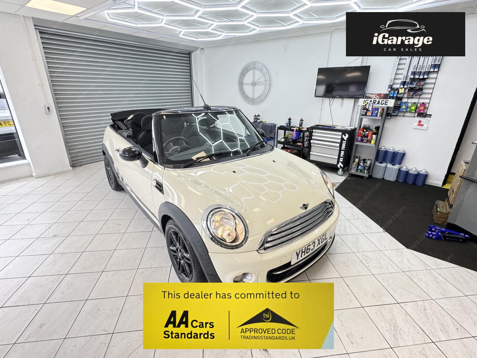 MINI Convertible 2.0 Cooper D Convertible 2dr Diesel Auto Euro 5 (112 ps)