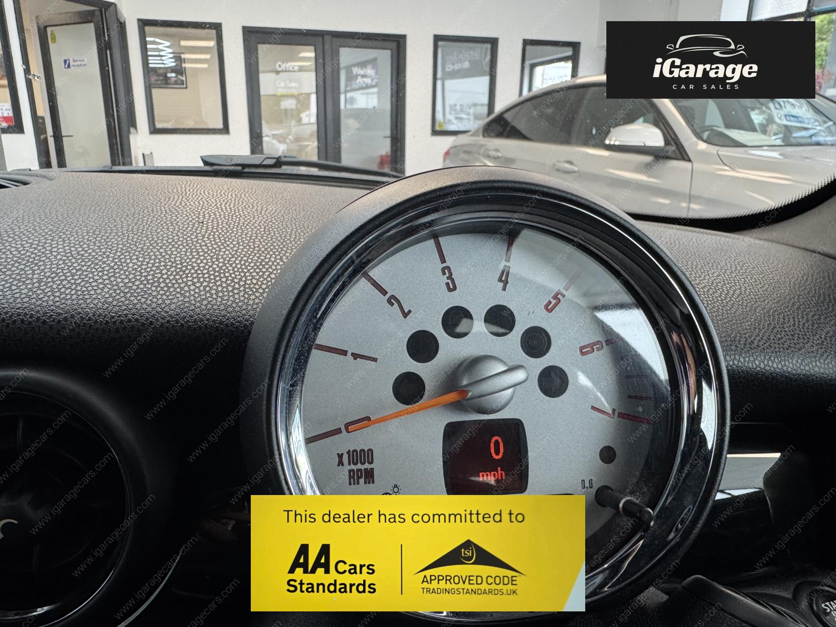 MINI Convertible 2.0 Cooper D Convertible 2dr Diesel Auto Euro 5 (112 ps)