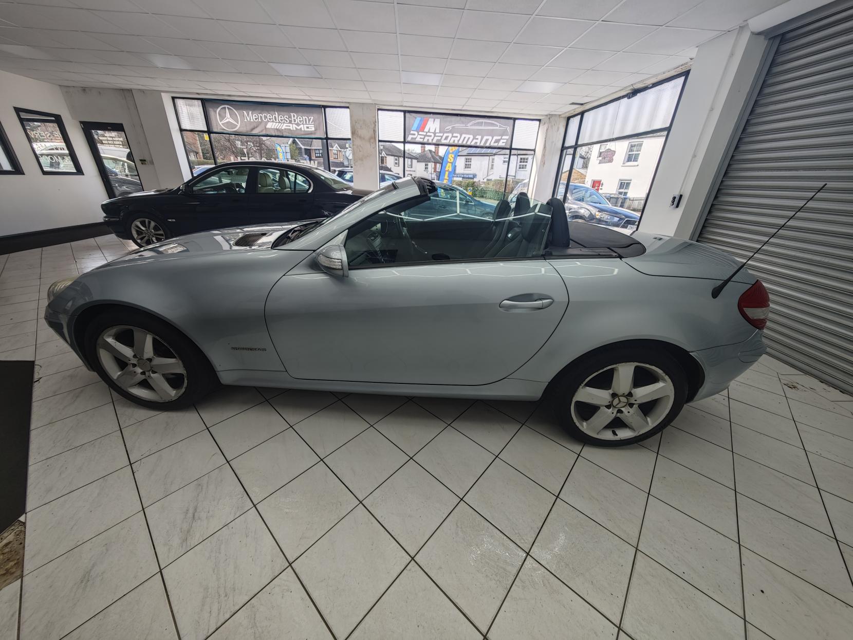 Mercedes-Benz SLK 1.8 SLK200 Kompressor Convertible 2dr Petrol Automatic (211 g/km, 163 bhp)