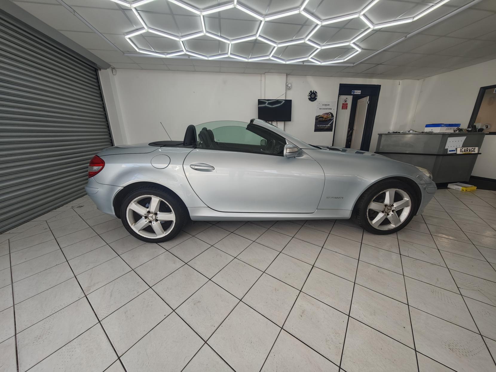 Mercedes-Benz SLK 1.8 SLK200 Kompressor Convertible 2dr Petrol Automatic (211 g/km, 163 bhp)