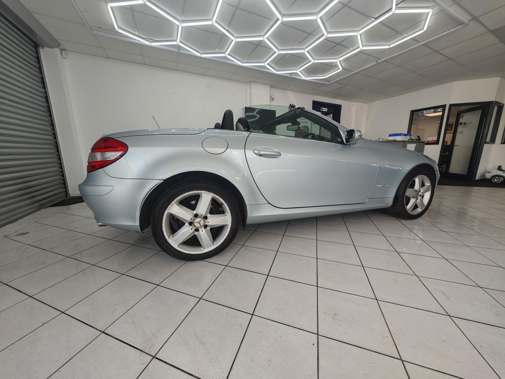 Mercedes-Benz SLK 1.8 SLK200 Kompressor Convertible 2dr Petrol Automatic (211 g/km, 163 bhp)