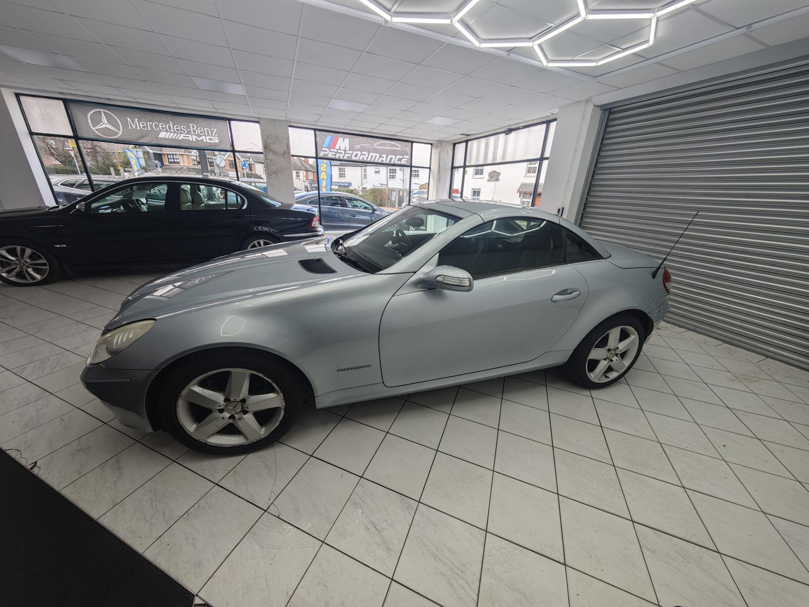 Mercedes-Benz SLK 1.8 SLK200 Kompressor Convertible 2dr Petrol Automatic (211 g/km, 163 bhp)