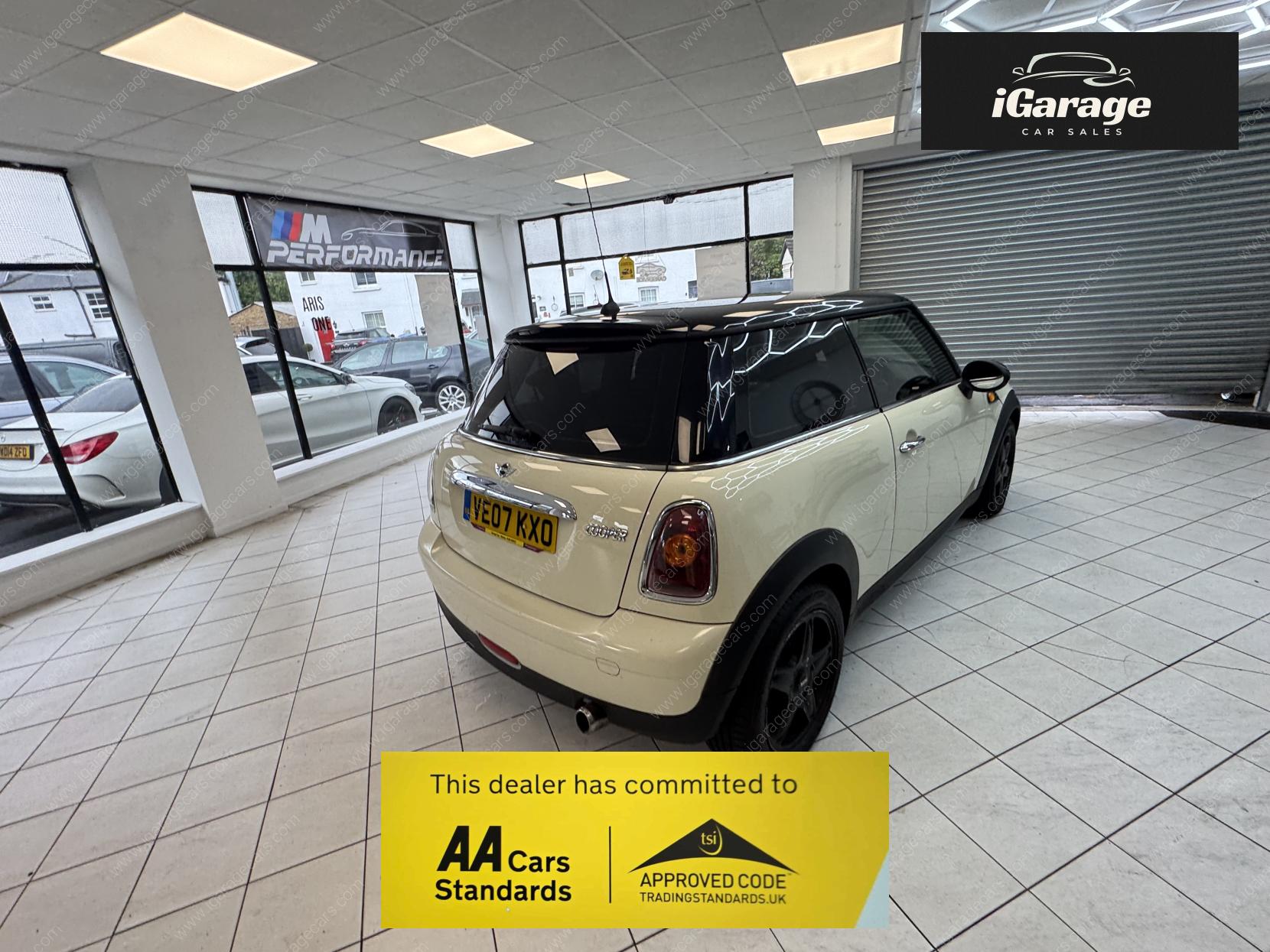 MINI Hatch 1.6 Cooper Hatchback 3dr Petrol Steptronic Euro 4 (120 ps)