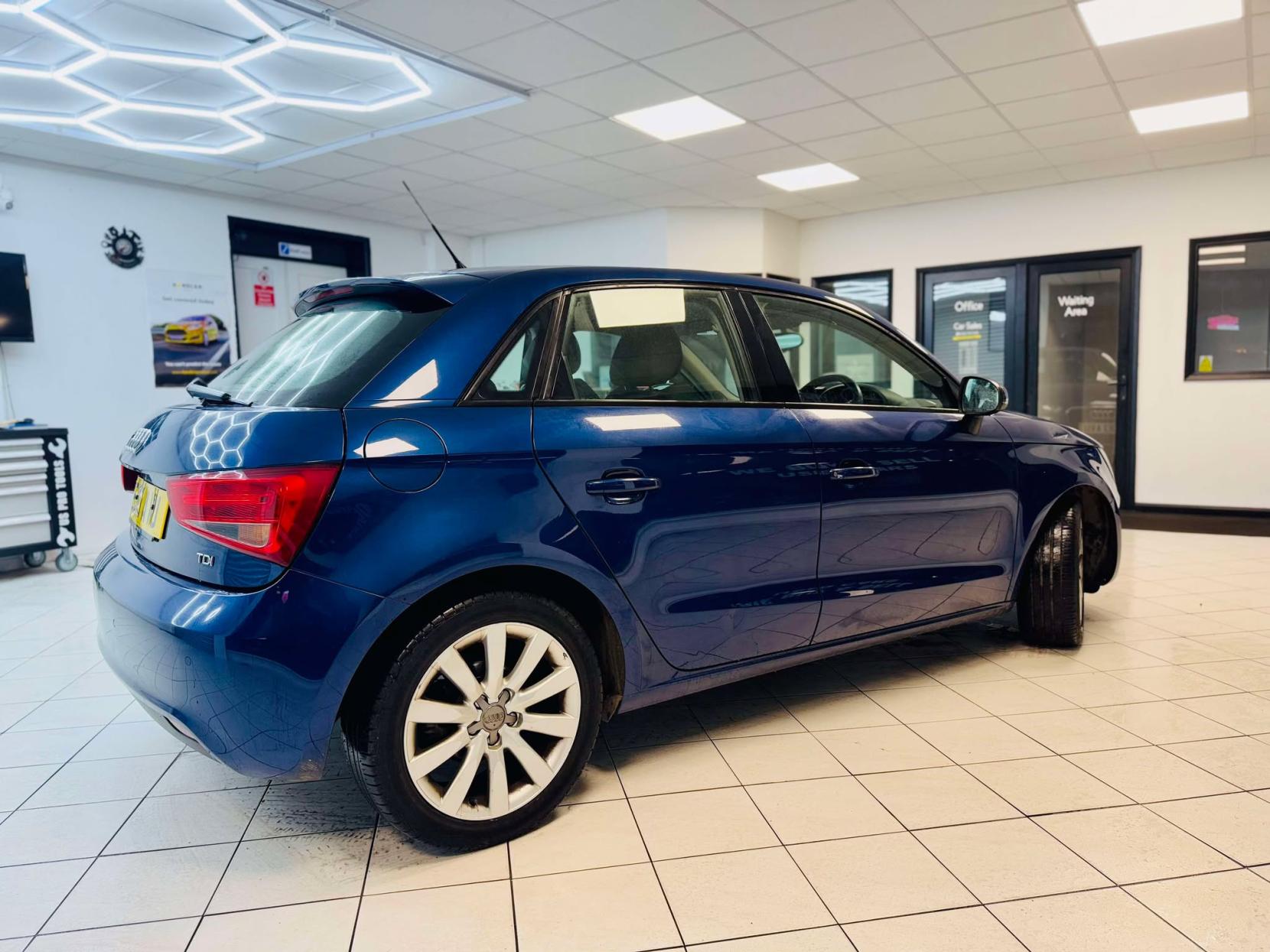 Audi A1 1.6 TDI Sport Sportback 5dr Diesel Manual Euro 5 (s/s) (105 ps)