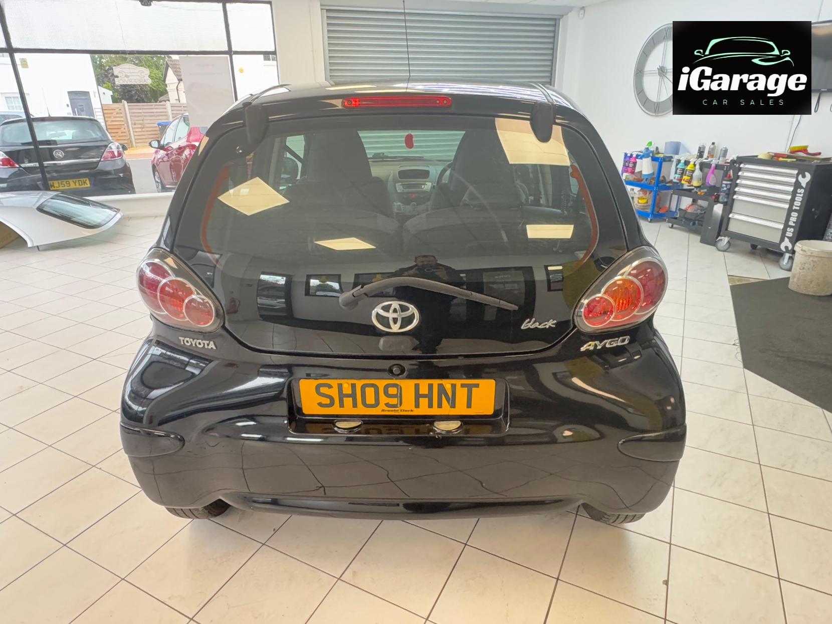 Toyota AYGO 1.0 VVT-i Black Hatchback 5dr Petrol Manual Euro 4 (AC) (67 bhp)