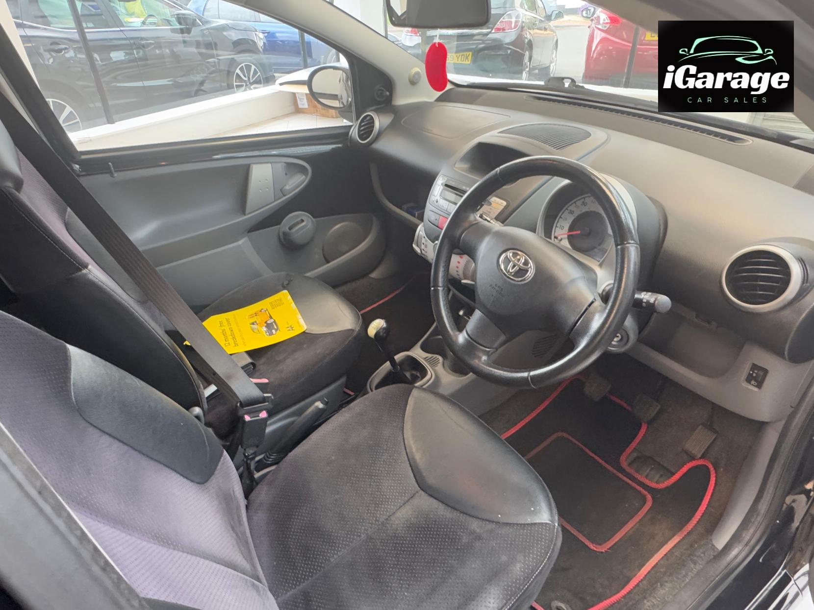 Toyota AYGO 1.0 VVT-i Black Hatchback 5dr Petrol Manual Euro 4 (AC) (67 bhp)