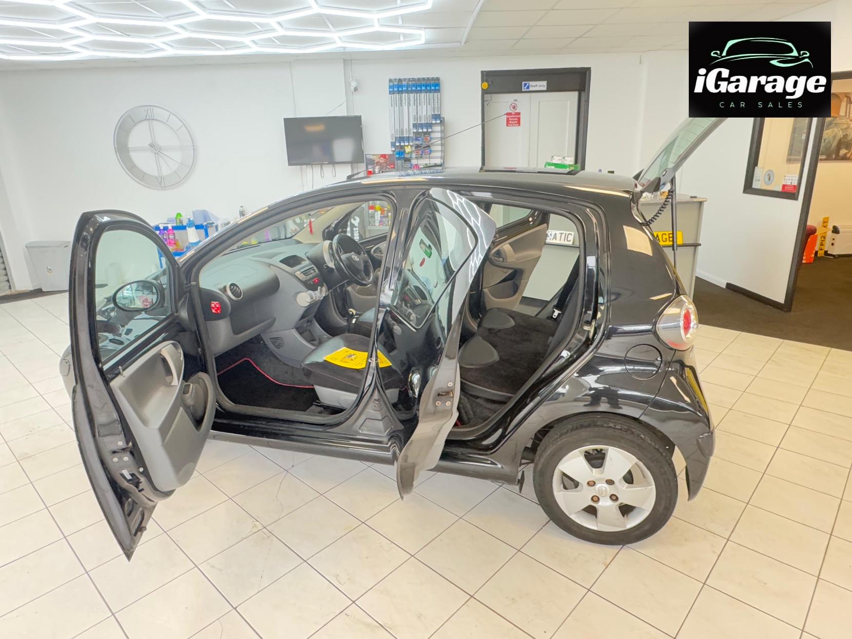 Toyota AYGO 1.0 VVT-i Black Hatchback 5dr Petrol Manual Euro 4 (AC) (67 bhp)