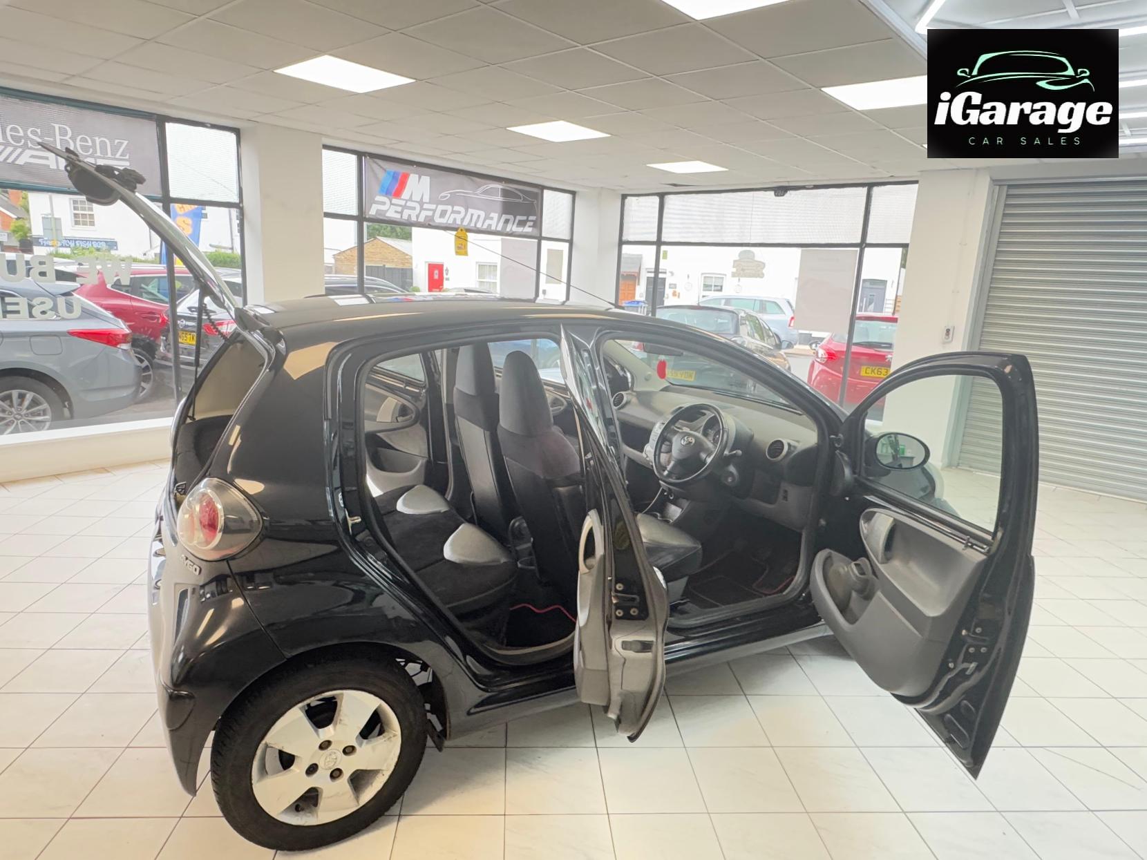 Toyota AYGO 1.0 VVT-i Black Hatchback 5dr Petrol Manual Euro 4 (AC) (67 bhp)