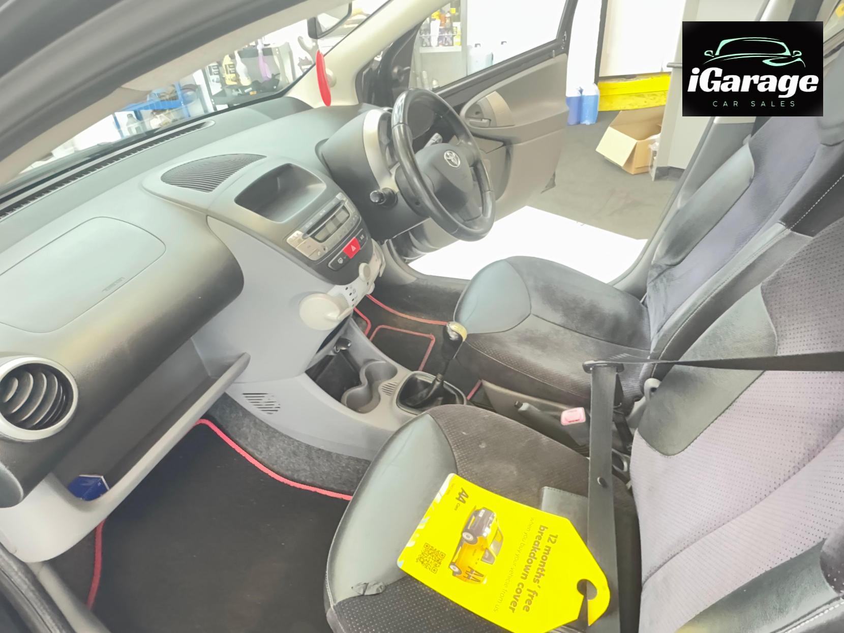 Toyota AYGO 1.0 VVT-i Black Hatchback 5dr Petrol Manual Euro 4 (AC) (67 bhp)
