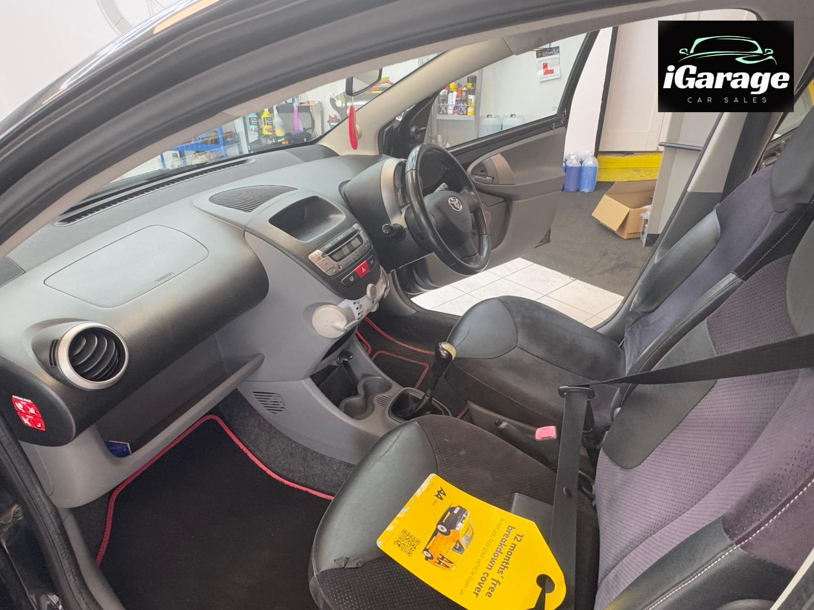 Toyota AYGO 1.0 VVT-i Black Hatchback 5dr Petrol Manual Euro 4 (AC) (67 bhp)