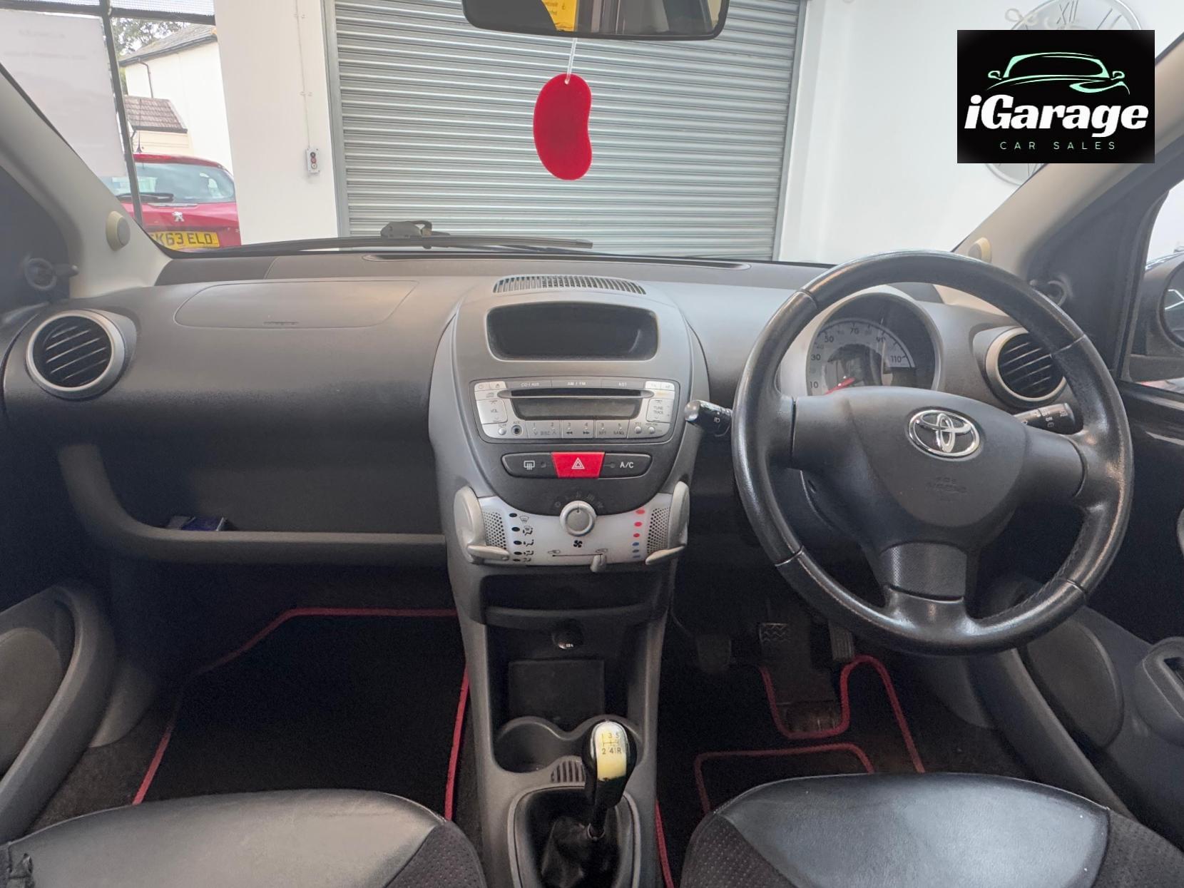 Toyota AYGO 1.0 VVT-i Black Hatchback 5dr Petrol Manual Euro 4 (AC) (67 bhp)