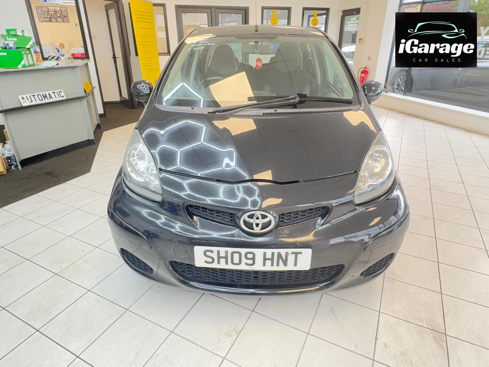 Toyota AYGO 1.0 VVT-i Black Hatchback 5dr Petrol Manual Euro 4 (AC) (67 bhp)
