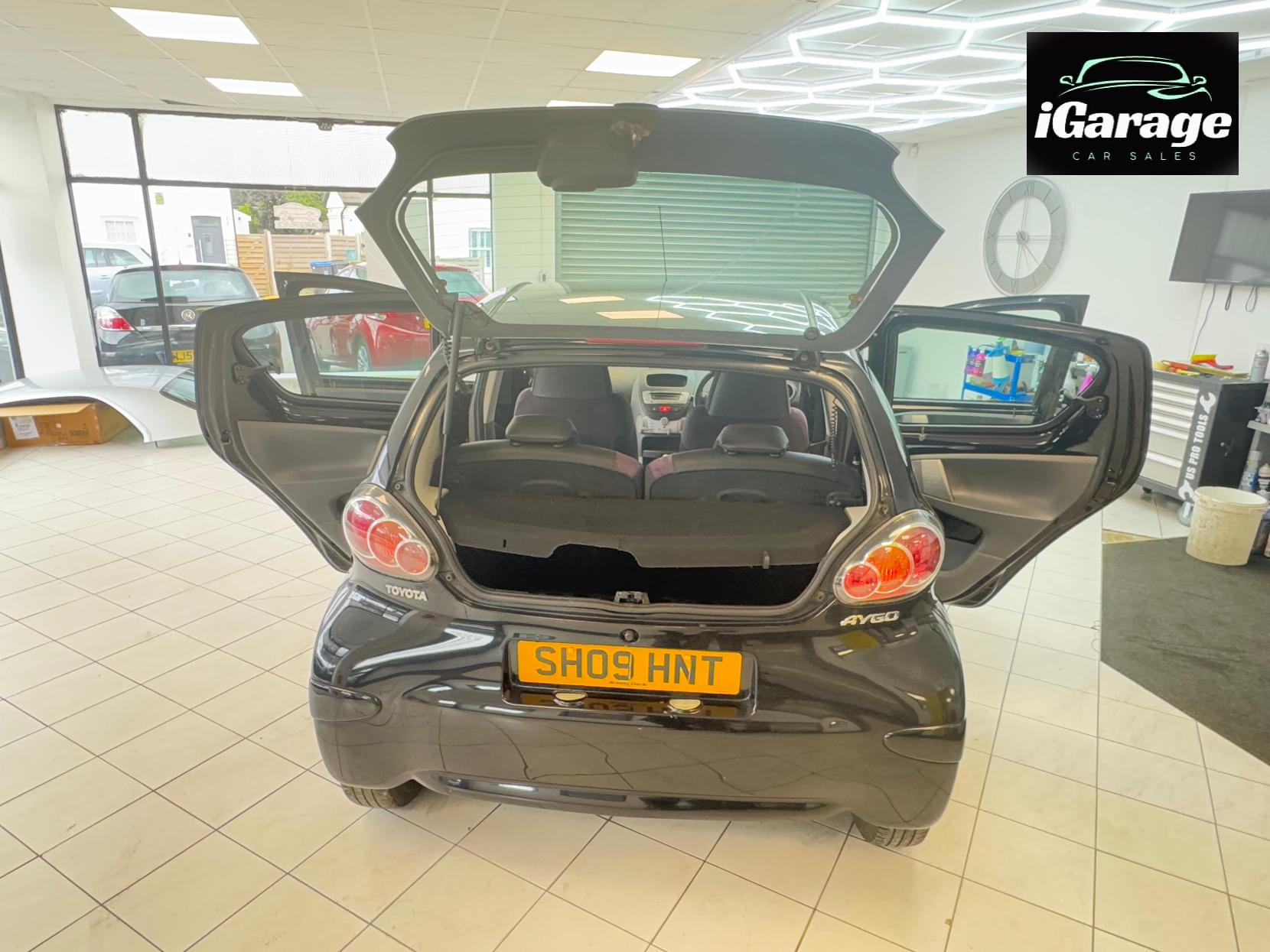 Toyota AYGO 1.0 VVT-i Black Hatchback 5dr Petrol Manual Euro 4 (AC) (67 bhp)