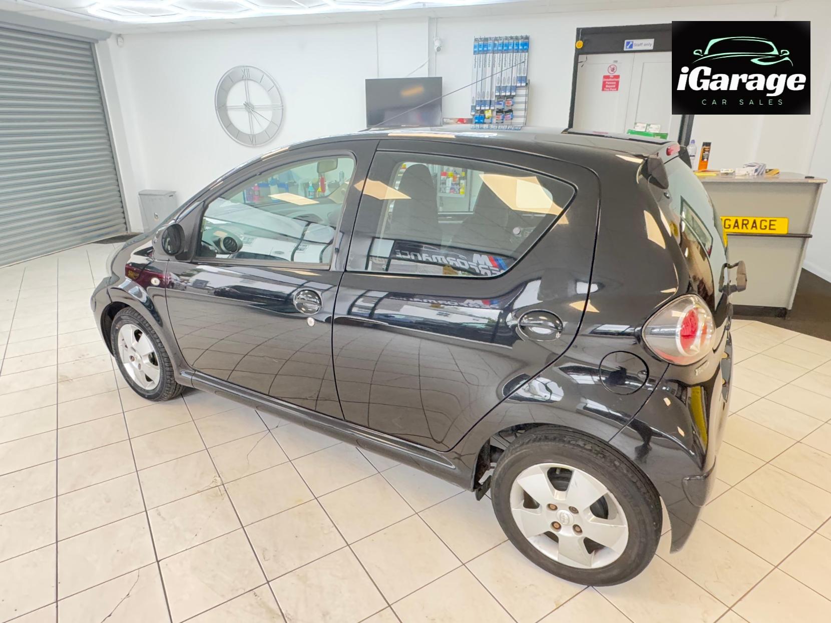 Toyota AYGO 1.0 VVT-i Black Hatchback 5dr Petrol Manual Euro 4 (AC) (67 bhp)